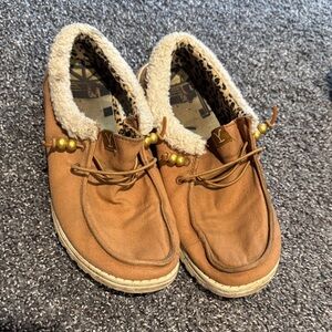 Casual women’s Yellowstone hey dudes Tan Slip-On Shoes with Sherpa Lining